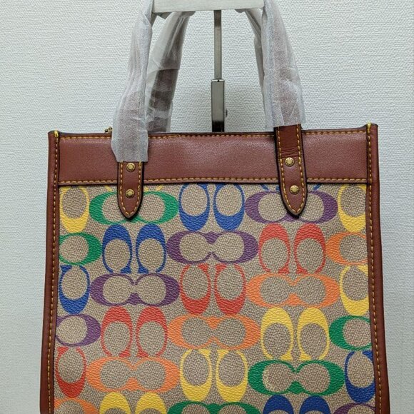 New Coach Field Tote 22 in Rainbow 🌈 signature canvas - Picture 1 of 6